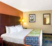 ห้องนอน 7 Days Inn by Wyndham Fremont