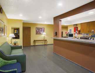 Sảnh chờ 2 Days Inn by Wyndham Fremont