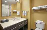 In-room Bathroom 4 TownePlace Suites by Marriott London