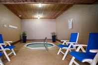Entertainment Facility SureStay Plus Hotel By Best Western Salmon Arm
