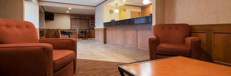 Lobby SureStay Plus Hotel By Best Western Salmon Arm