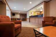 Lobby SureStay Plus Hotel By Best Western Salmon Arm