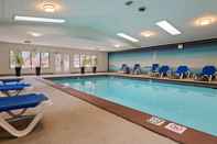Swimming Pool SureStay Plus Hotel By Best Western Salmon Arm