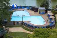 Swimming Pool Sheraton Westport Plaza Hotel St. Louis