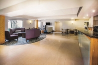 Lobby La Quinta Inn by Wyndham Waldorf