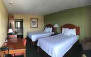 Bedroom 4 Econo Lodge White Pine Morristown I-81 & I-40 Split