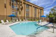 Swimming Pool GreenTree Inn & Suites Phoenix Sky Harbor