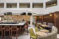 Bar, Cafe and Lounge Holiday Inn Montreal Longueuil, an IHG Hotel