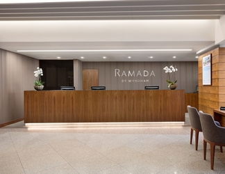 Lobi 2 Ramada by Wyndham Lisbon