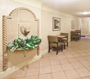 Lobby 3 Howard Johnson by Wyndham Columbus Fort Benning