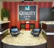 Lobi 4 Quality Inn Jonesville I-77