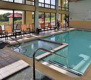 Kolam Renang 7 Quality Inn Jonesville I-77