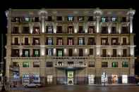 ภายนอกอาคาร UNAHOTELS Napoli