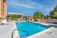 Swimming Pool Comfort Inn Elizabeth City near University