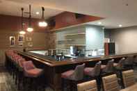 Bar, Cafe and Lounge DoubleTree by Hilton Huntington