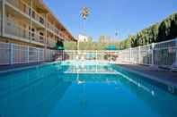 Swimming Pool Super 8 by Wyndham San Bernardino