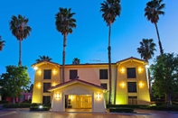 Exterior Super 8 by Wyndham San Bernardino