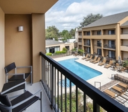 Bedroom 2 Courtyard by Marriott Savannah Midtown