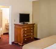 Bedroom 6 Quality Inn & Suites Pensacola Bayview