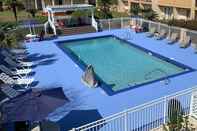 Kolam Renang Quality Inn & Suites Pensacola Bayview