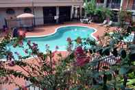 Swimming Pool Days Inn & Suites by Wyndham Orlando Airport