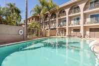 Swimming Pool Comfort Inn Escondido San Diego North County