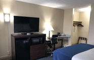 Bedroom 2 SureStay Hotel by Best Western Bardstown General Nelson