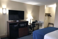 Bedroom SureStay Hotel by Best Western Bardstown General Nelson