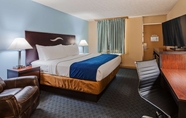 Bedroom 7 SureStay Hotel by Best Western Bardstown General Nelson