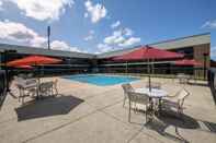 Swimming Pool Red Roof Inn Kenly – I-95