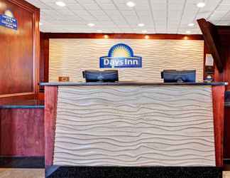 Lobi 2 Days Inn by Wyndham Ann Arbor