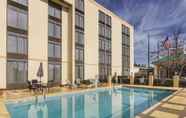 Kolam Renang 6 La Quinta Inn & Suites by Wyndham Dothan