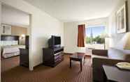 Ruang Umum 4 Days Inn & Suites by Wyndham Rancho Cordova