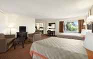 Bedroom 5 Days Inn & Suites by Wyndham Rancho Cordova