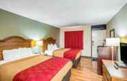 Bedroom 7 Econo Lodge Huntington - Barboursville University Area
