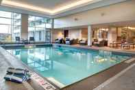 Swimming Pool Doubletree by Hilton Halifax Dartmouth