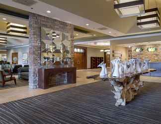 Lobby 2 DoubleTree by Hilton Collinsville - St. Louis