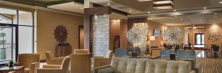 Sảnh chờ DoubleTree by Hilton Collinsville - St. Louis