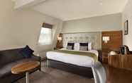 Kamar Tidur 5 Norfolk Towers Paddington Hotel