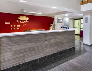 Lobi 2 Econo Lodge Inn & Suites