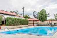 Swimming Pool Econo Lodge Scranton near Montage Mountain