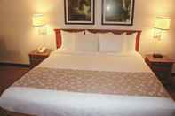 Bedroom Days Inn by Wyndham Augusta-Washington Rd