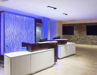 Lobi 2 Fairfield Inn & Suites by Marriott Paramus