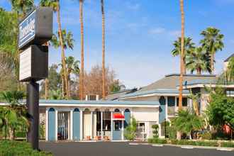 Exterior 4 Travelodge by Wyndham Bakersfield