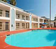 Swimming Pool 5 Travelodge by Wyndham Bakersfield