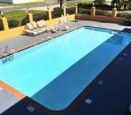 Kolam Renang 7 Americas Best Value Inn Denham Springs Baton Rouge