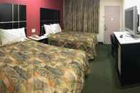 Bedroom Days Inn by Wyndham Oroville