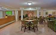 Restaurant 4 La Quinta Inn by Wyndham Orlando Airport West