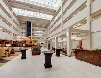 Lobi 2 Embassy Suites by Hilton Milwaukee Brookfield