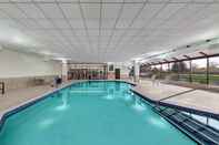 Swimming Pool Embassy Suites by Hilton Milwaukee Brookfield